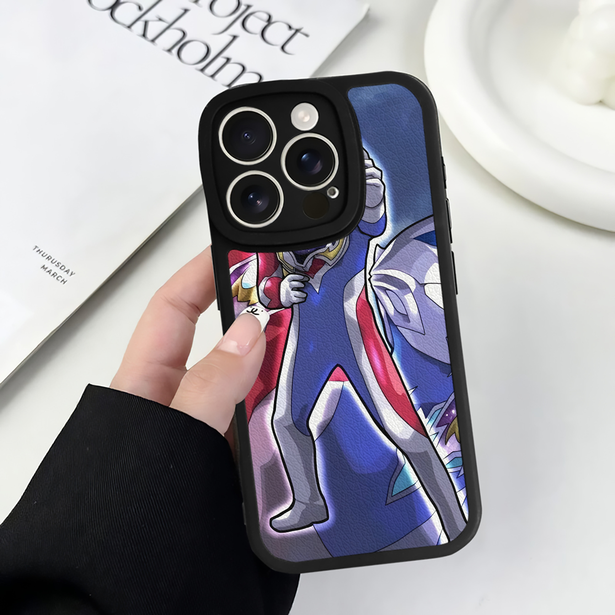 （画像用） ウルトラマン Ultraman 【iPhone 16シリーズ対応】シリコンスマホケース（レザー調） 材質：シリコン